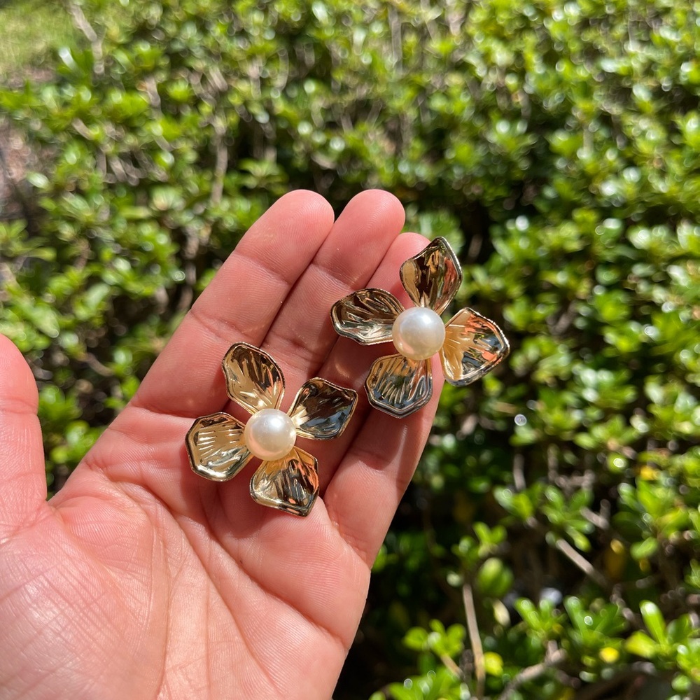 Gold Floral Pearl Earrings